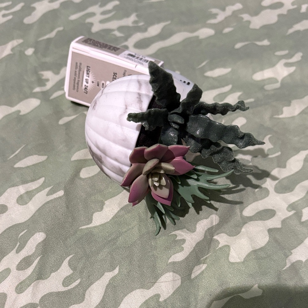 Bath & Body Works White and Green Succulent Holder